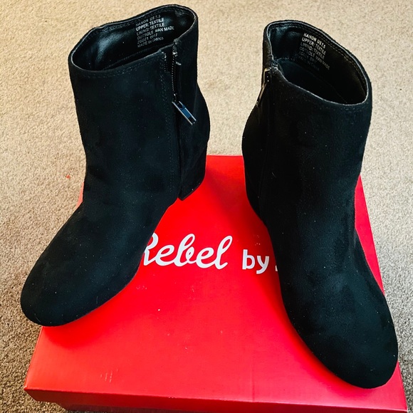 Rebel by Zigi Shoes - NWT Black Micro Suede Ankle Boots